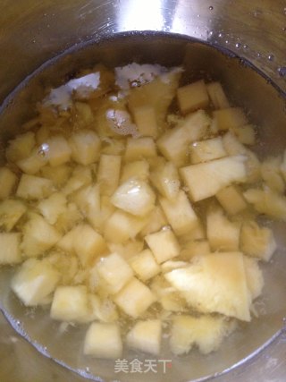菠萝炒饭的做法步骤：2