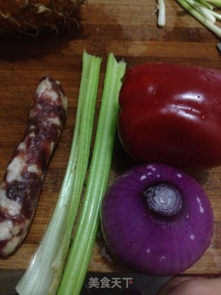 菠萝炒饭的做法步骤：3