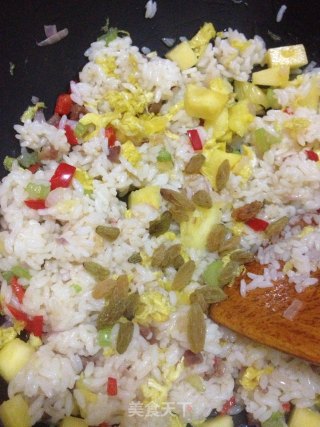 菠萝炒饭的做法步骤：9