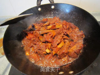 色泽鲜艳味道浓郁的红焖羊排的做法步骤：9
