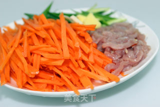 胡萝卜肉丝的做法步骤：1