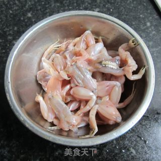 孜然蛙肉的做法步骤：1