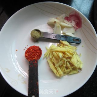 孜然蛙肉的做法步骤：3