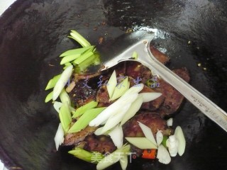 香辣血粑豆腐的做法步骤：9