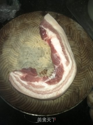 走油红烧肉的做法步骤：1