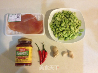 小炒蚕豆鸡丁的做法步骤：1