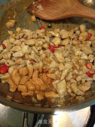 小炒蚕豆鸡丁的做法步骤：6