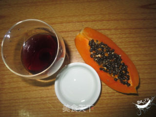 木瓜红酒饮的做法步骤：1