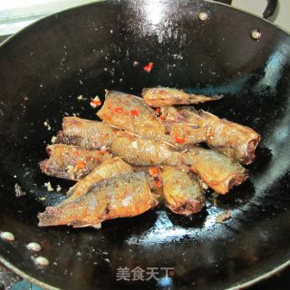 剁椒蒜米鲫鱼的做法步骤：12