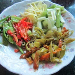 酸辣大肠丝的做法步骤：2
