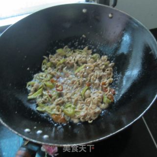 酸辣大肠丝的做法步骤：9