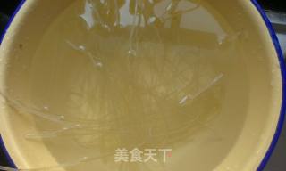 翅根炖蘑菇的做法步骤：3