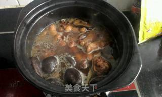 翅根炖蘑菇的做法步骤：4