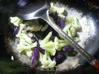 茄子炒花菜的做法步骤：8