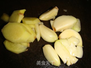 豆瓣鲫鱼的做法步骤：3