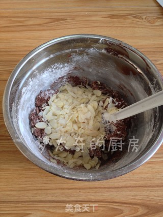 巧克力杏仁曲奇的做法步骤：6