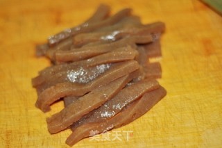 简单酸辣开胃菜-----泡菜炒魔芋的做法步骤：3