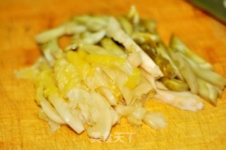简单酸辣开胃菜-----泡菜炒魔芋的做法步骤：4