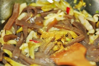 简单酸辣开胃菜-----泡菜炒魔芋的做法步骤：10