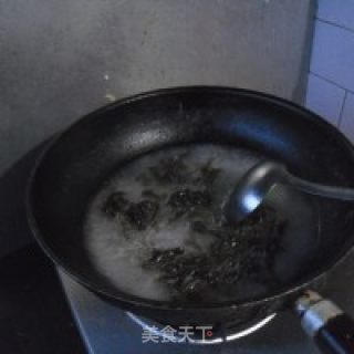 鲜美 紫菜蛋花汤的做法步骤：3
