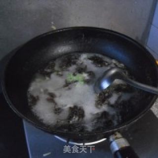 鲜美 紫菜蛋花汤的做法步骤：4