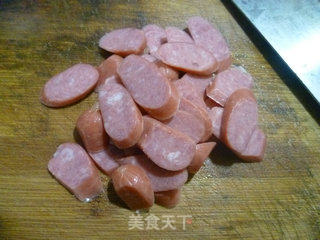 荷兰豆脆皮肠炒小素鸡的做法步骤：2