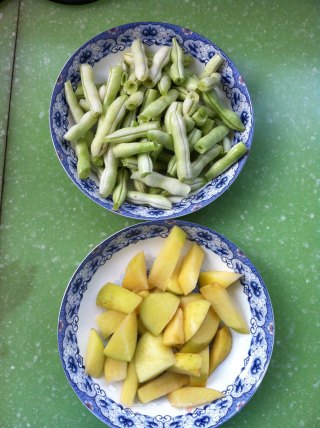 土豆芸豆红烧肉的做法步骤：1