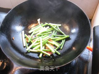 蒜苗炒腊肉的做法步骤：4
