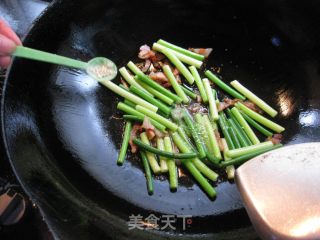 蒜苗炒腊肉的做法步骤：6