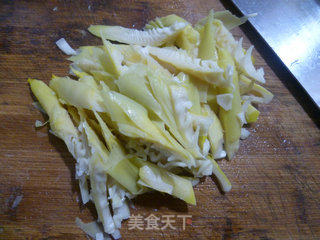 青椒里脊肉炒笋尖的做法步骤：4