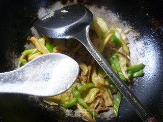 青椒里脊肉炒笋尖的做法步骤：11