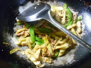 青椒里脊肉炒笋尖的做法步骤：12