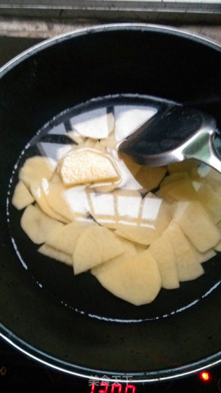 麻辣土豆片的做法步骤：1
