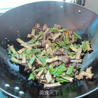 辣椒炒卤肉卤香干的做法步骤：6