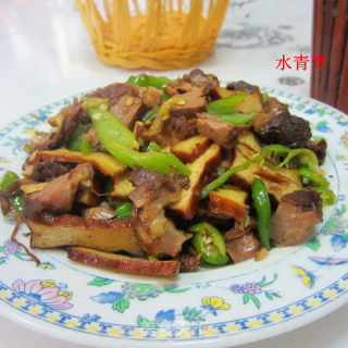 辣椒炒卤肉卤香干的做法步骤：8