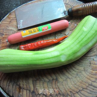 肉花肠丝瓜汤的做法步骤：1