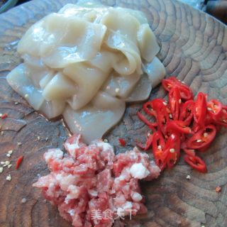 肉片蘑芋豆腐的做法步骤：2