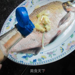 酸辣扁鱼的做法步骤：2
