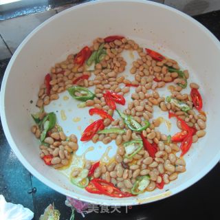 双椒炒黄豆的做法步骤：4