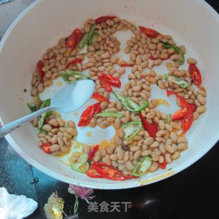 双椒炒黄豆的做法步骤：5
