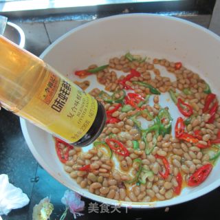 双椒炒黄豆的做法步骤：7