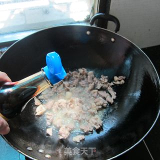 双椒蒜片炒子鸭的做法步骤：4