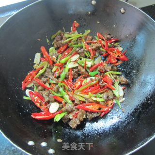 双椒蒜片炒子鸭的做法步骤：7