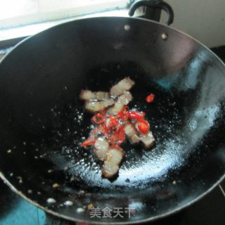 丝瓜丁炒腊肉的做法步骤：3