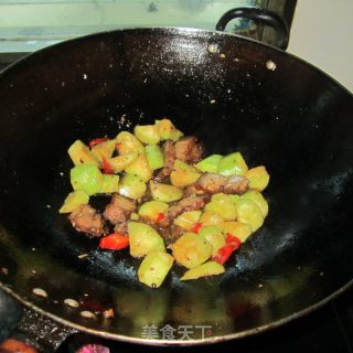 丝瓜丁炒腊肉的做法步骤：5