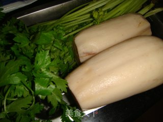 香菜藕圆的做法步骤：1