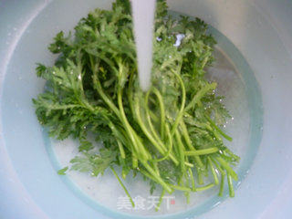 腊肉炒茼蒿的做法步骤：2