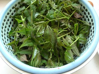 香椿炒鸡蛋的做法步骤：1