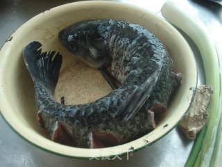 糖醋草鱼的做法步骤：1