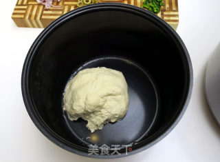 鲜虾芝士pizza（电饭煲版）的做法步骤：2